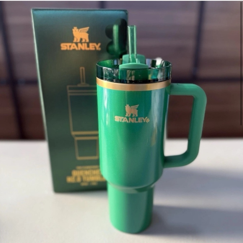 New in its original box Stanley St Patrick’S Day Tumbler Shamrock Green Quencher